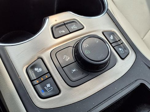Used 2024 GMC Terrain Denali w/ Denali Premium Package AWD/4WD image 29