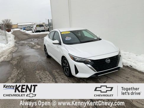 Used 2025 Nissan Sentra SV image 1