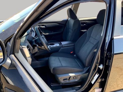 Used 2024 Nissan Rogue SV FWD image 8