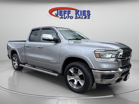 Used 2019 RAM 1500 Laramie AWD/4WD image 3