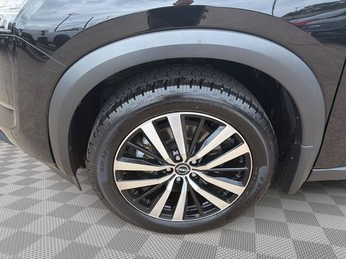 Used 2024 Nissan Pathfinder Platinum w/ Black Appearance Package FWD image 29