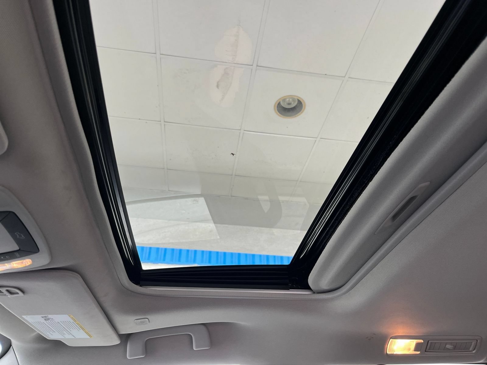Used 2025 Toyota Sienna XLE FWD image 29