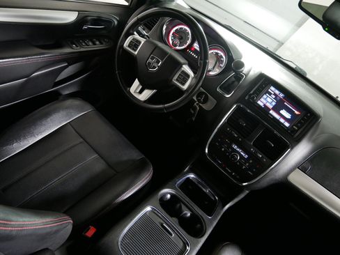 Used 2016 Dodge Grand Caravan R/T w/ Driver Convenience Group FWD image 9