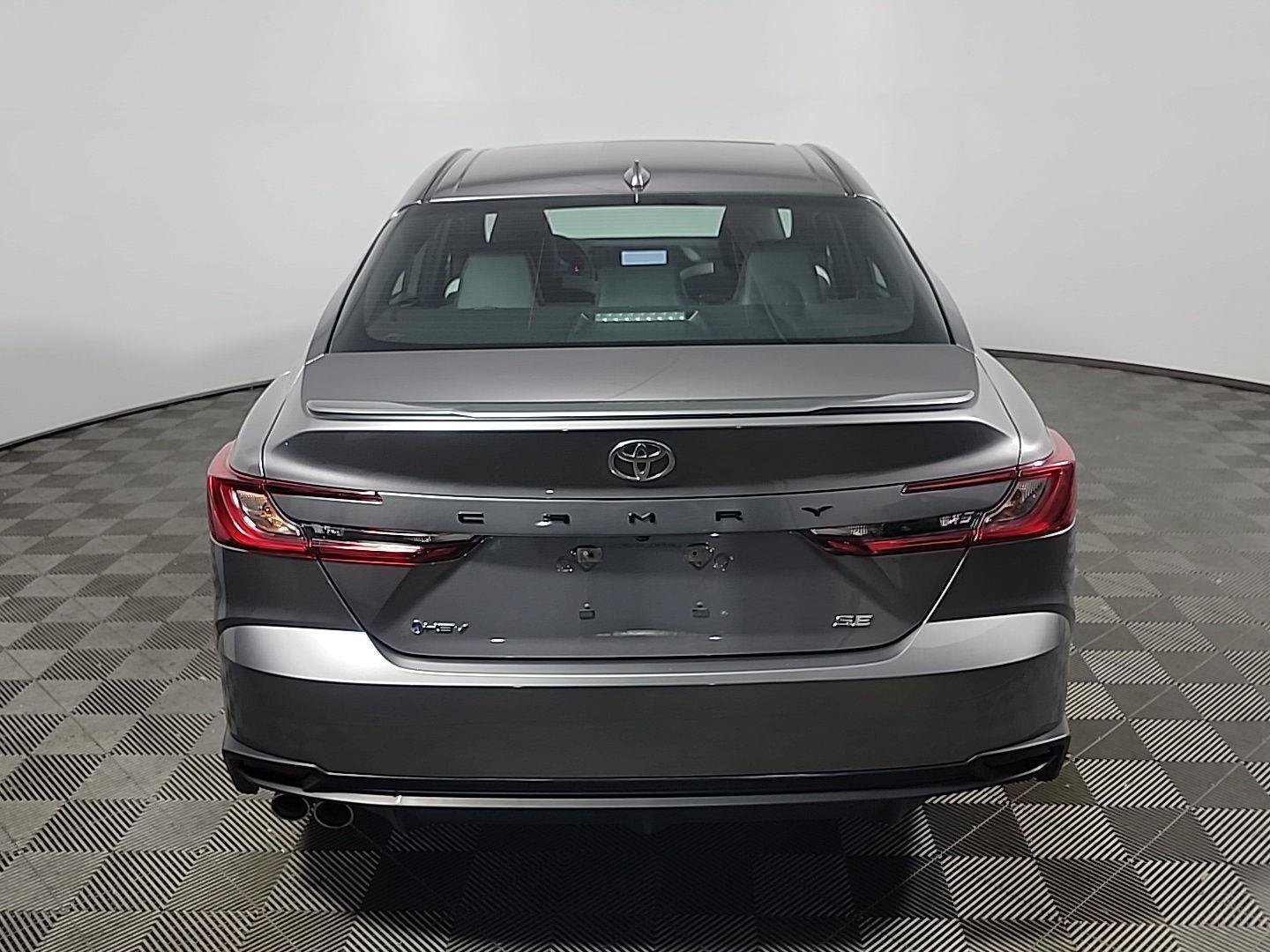 Used 2025 Toyota Camry SE w/ Convenience Package FWD image 5