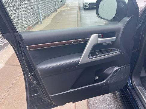 Used 2018 Toyota Land Cruiser Base image 57