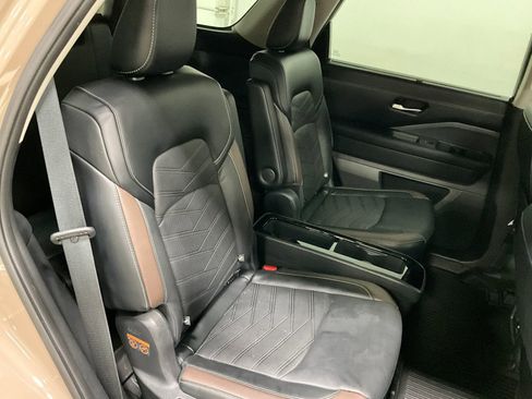 Used 2023 Nissan Pathfinder Platinum AWD/4WD image 25