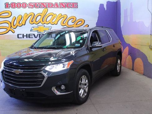 Used 2021 Chevrolet Traverse LT image 2