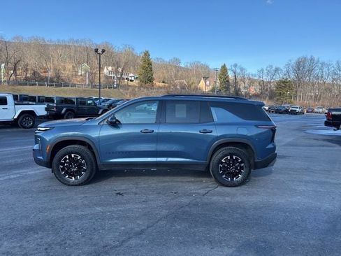 Used 2025 Chevrolet Traverse Z71 w/ Enhanced Driving Package image 2