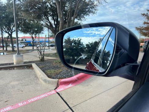 Used 2020 Nissan Pathfinder Platinum image 34