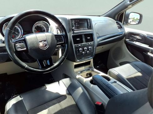 Used 2020 Dodge Grand Caravan SXT FWD image 5