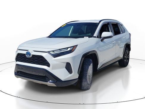 Used 2023 Toyota RAV4 SE AWD/4WD image 3