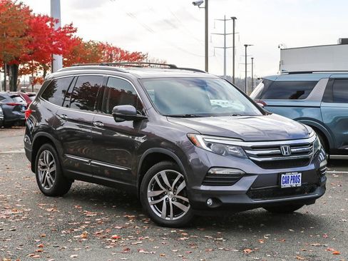 Used 2017 Honda Pilot Touring image 2