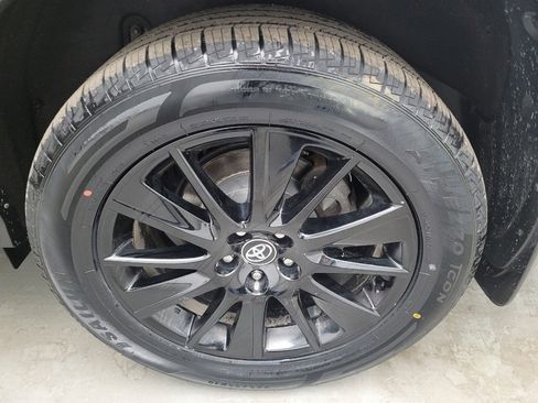 Used 2019 Toyota Highlander SE image 31