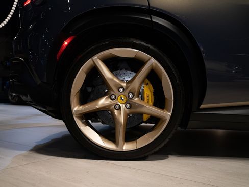 Used 2025 Ferrari Purosangue AWD/4WD image 32