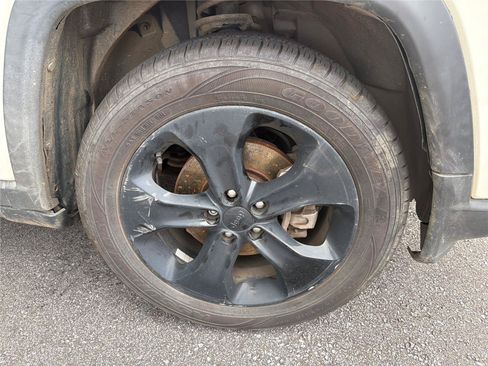 Used 2021 Jeep Compass Latitude FWD image 8