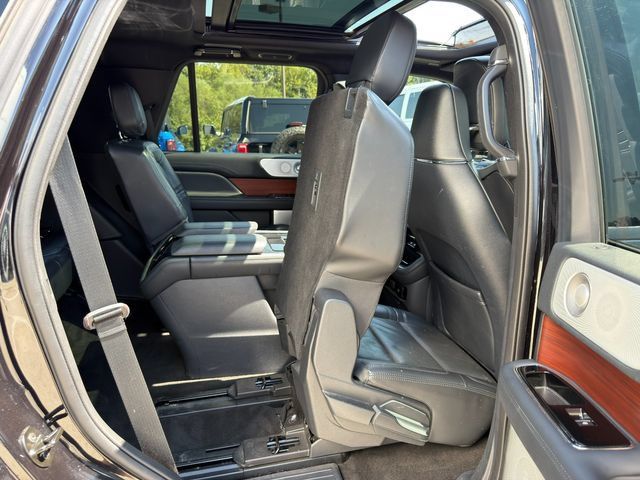 Used 2022 Lincoln Navigator Reserve AWD/4WD image 12