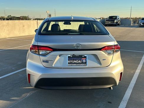 Used 2025 Toyota Corolla LE image 11