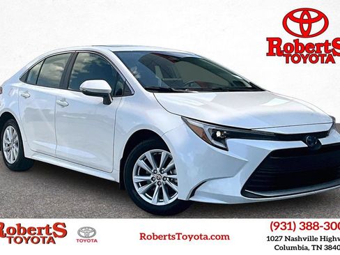 Used 2025 Toyota Corolla XLE FWD image 1