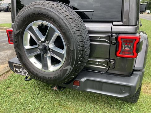 Used 2022 Jeep Wrangler Unlimited Sahara w/ Cold Weather Group AWD/4WD image 4