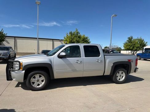 Used 2010 Chevrolet Silverado 1500 LTZ w/ Z71 Appearance Package AWD/4WD image 4