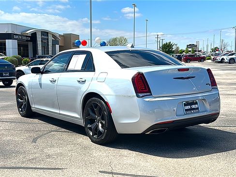 Used 2022 Chrysler 300 S RWD image 6