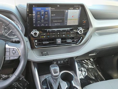Used 2021 Toyota Highlander Limited FWD image 27