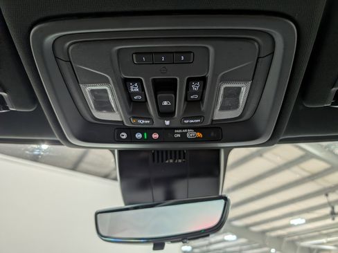 Used 2025 GMC Sierra 3500 AT4 w/ AT4 Premium Plus Package image 28