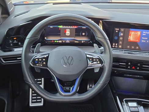 Used 2024 Volkswagen Golf R image 19