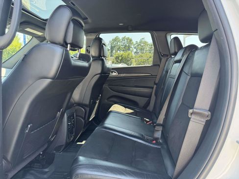 Used 2019 Jeep Grand Cherokee Altitude AWD/4WD image 9