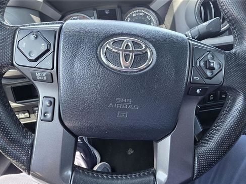 Used 2016 Toyota Tacoma TRD Off-Road w/ Premium & Technology Package RWD image 14