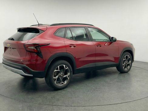 Used 2025 Chevrolet Trax LT FWD image 9