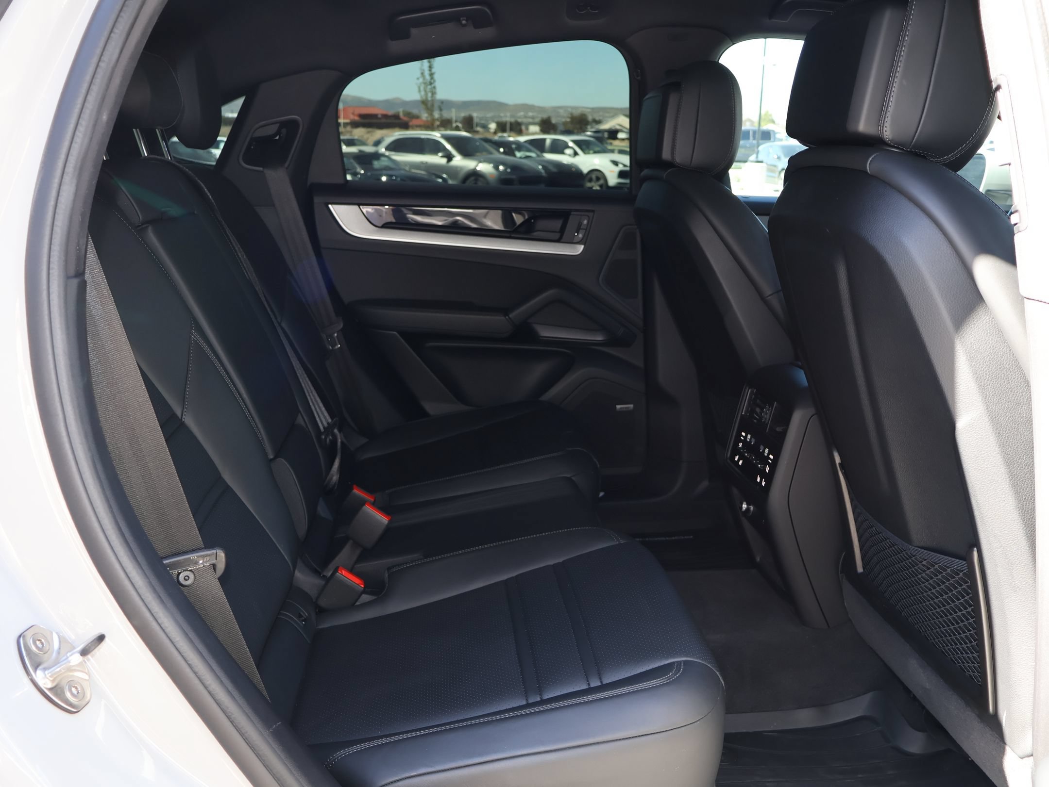 Certified 2026 Porsche Cayenne Coupe AWD/4WD image 32