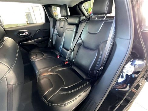 Used 2020 Jeep Cherokee Latitude FWD image 14