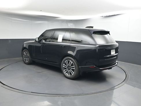 Used 2023 Land Rover Range Rover SE AWD/4WD image 3