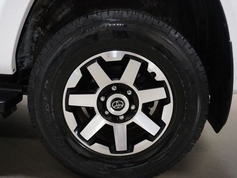Used 2017 Toyota 4Runner TRD Off-Road AWD/4WD image 7