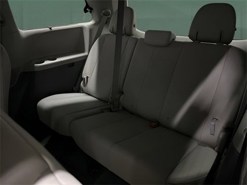Used 2017 Toyota Sienna XLE image 13