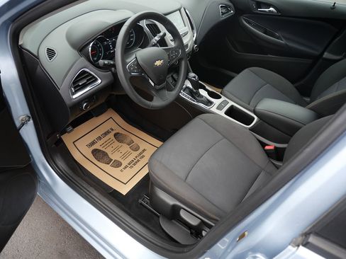 Used 2018 Chevrolet Cruze LS w/ LS Fleet Convenience Package image 9