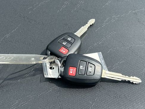 Used 2018 Toyota Tacoma SR5 image 29