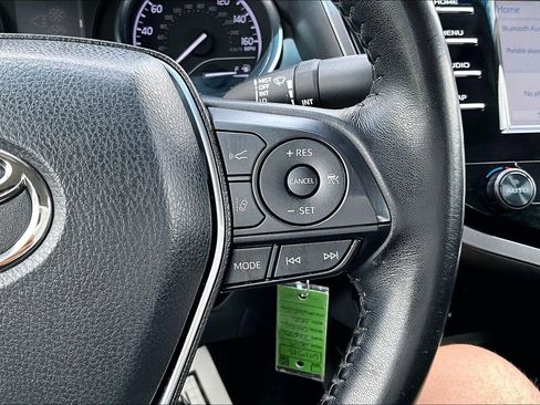 Used 2019 Toyota Camry SE FWD image 18