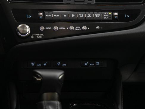 Used 2025 Lexus ES 300h FWD image 17