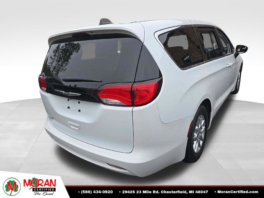 Used 2023 Chrysler Voyager LX FWD image 3