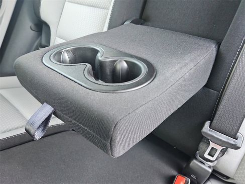 Used 2024 GMC Terrain SLE w/ Driver Convenience Package image 30