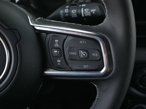 Used 2025 Jeep Wrangler Unlimited Sahara w/ Safety Group AWD/4WD image 19