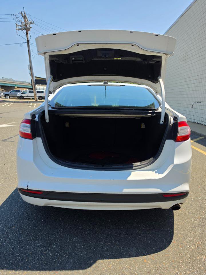 Used 2015 Ford Fusion SE FWD image 9