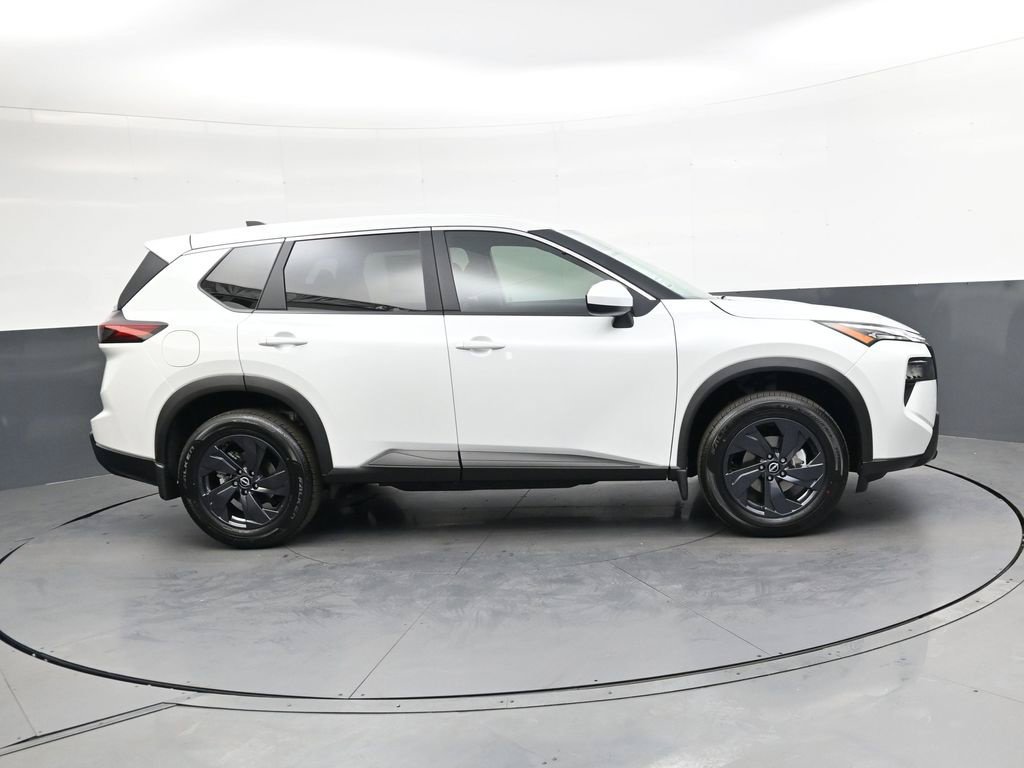 Certified 2026 Nissan Rogue SV FWD image 4