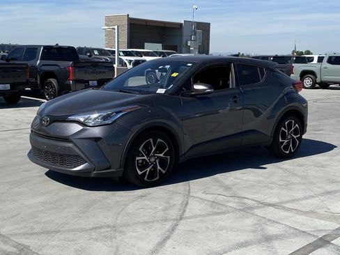 Used 2021 Toyota C-HR XLE image 5