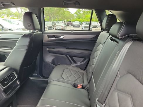 Used 2024 Volkswagen Atlas Cross Sport SE FWD image 10
