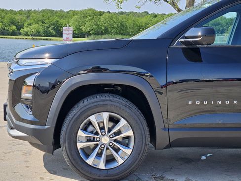 New 2026 Chevrolet Equinox LT w/ Convenience Package II FWD image 6