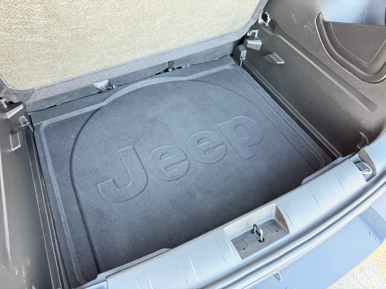 Used 2021 Jeep Renegade Latitude AWD/4WD image 34