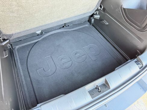 Used 2021 Jeep Renegade Latitude AWD/4WD image 34